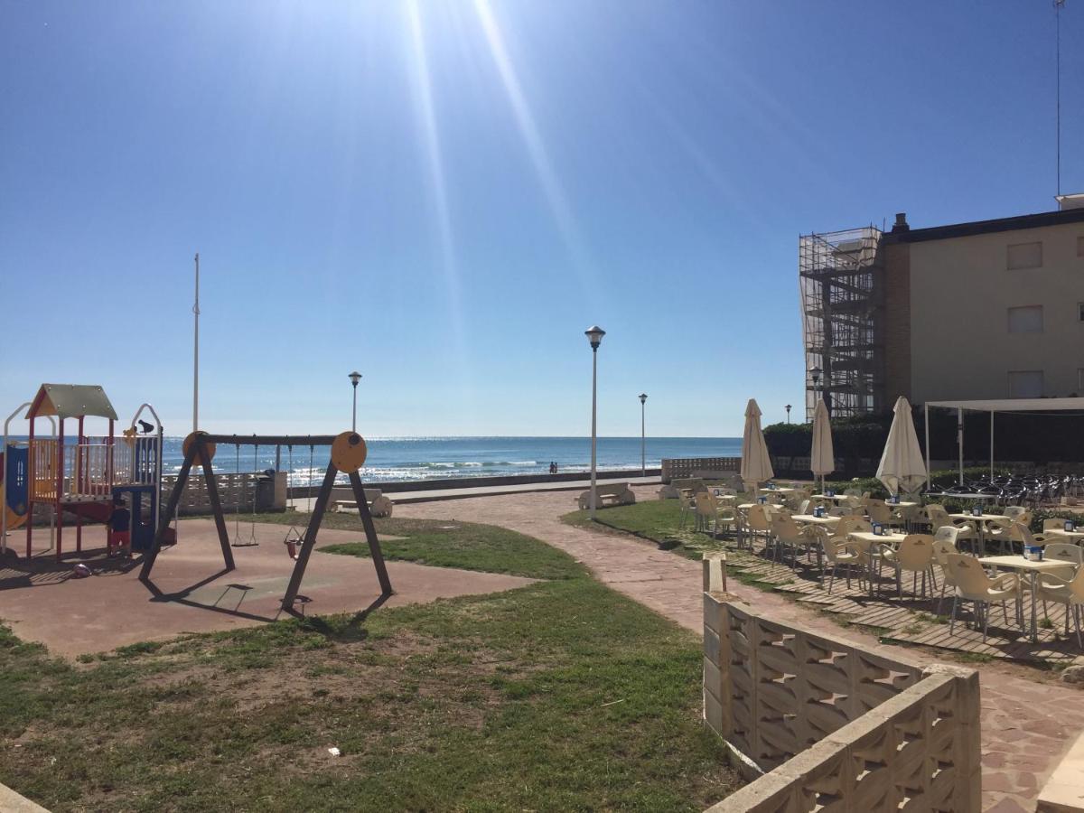 Peaceful Apartment In A Beachfront Complex マレイニ・ブラウ エクステリア 写真