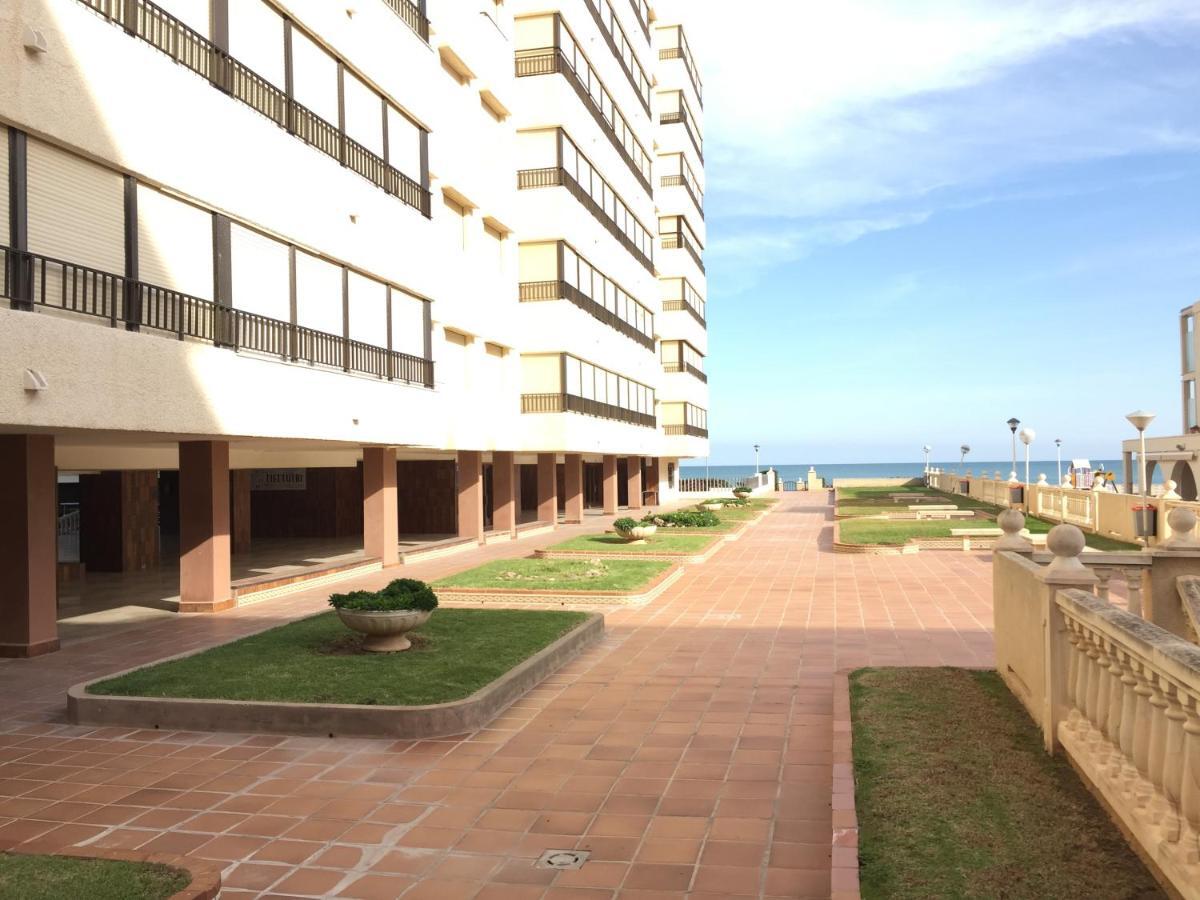 Peaceful Apartment In A Beachfront Complex マレイニ・ブラウ エクステリア 写真